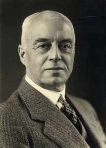 105037 Portret van dr. C. Hoitsema, geboren 1867, muntmeester van de Rijksmunt te Utrecht (1909-1933), lid van het ...